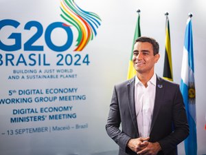 JHC reafirma compromisso com a inclusão digital na plenária do G20, em Maceió