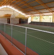 Governo inaugura ginásio esportivo em escola estadual do interior