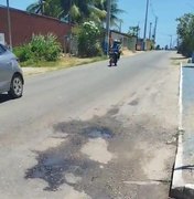 Vazamentos causam desperdícios de água em Porto de Pedras há um mês