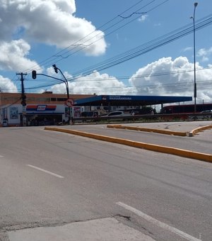 [Vídeo] SMTT coloca prismas em cruzamento movimentado da AL-220 para evitar acidentes em Arapiraca