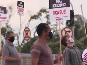 Apoiadores de Bolsonaro pedem intervenção militar em manifestação