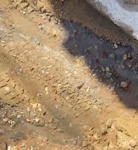 [Vídeo] Moradora denuncia esgoto a céu aberto após obra em Arapiraca