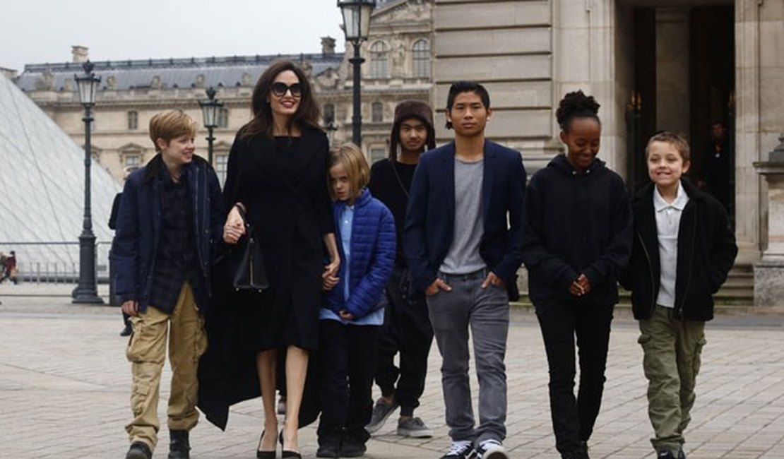 Advogado de Angelina Jolie critica vazamento de documento sobre custódia dos 6 filhos com Brad Pitt