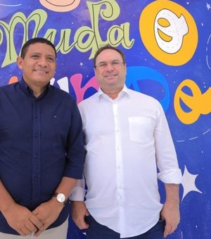 Prefeito de Palmeira Júlio Cezar conhece Planetário de Arapiraca com Luciano Barbosa