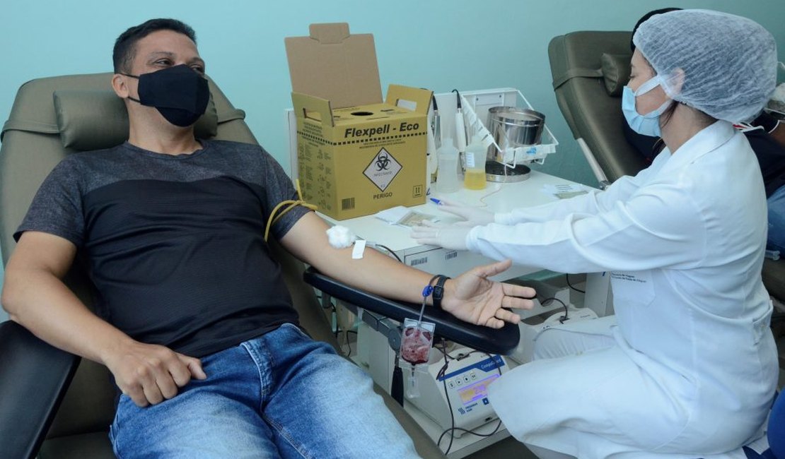 Hemoal promove campanha de doação de sangue e distribui brindes aos voluntários