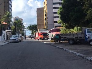 Princípio de incêndio em poste deixa trânsito lento na Ponta Verde