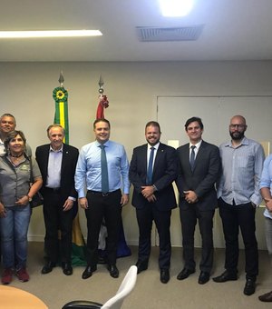 Léo Loureiro se reúne com governador  e com presidente Nacional da APAE
