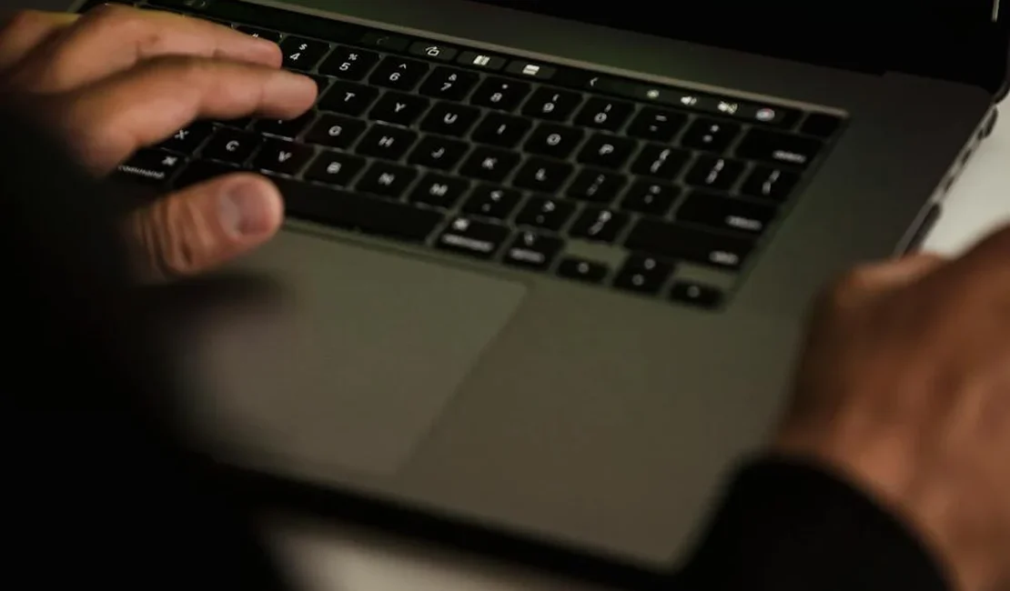 Novo tipo de golpe com IA usa sua voz e dados contra você