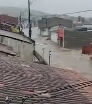[Vídeo] Cheia deixa cidade de Quebrangulo em estado de alerta máximo