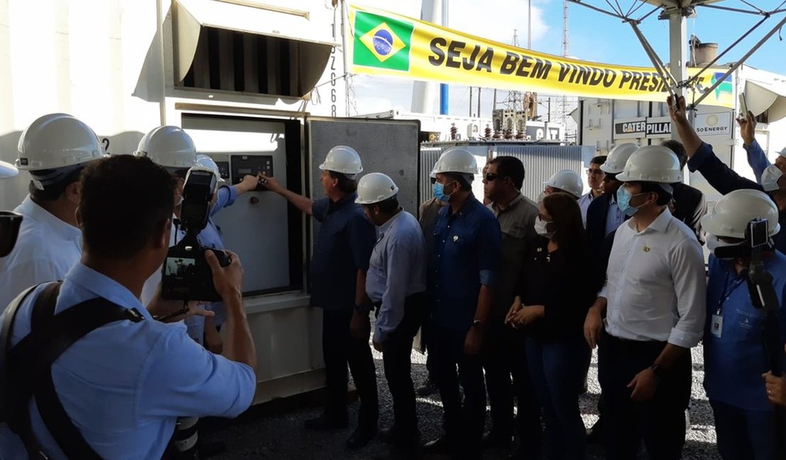Bolsonaro chega ao Amapá no 19º dia de apagão para visitar locais com geradores de energia