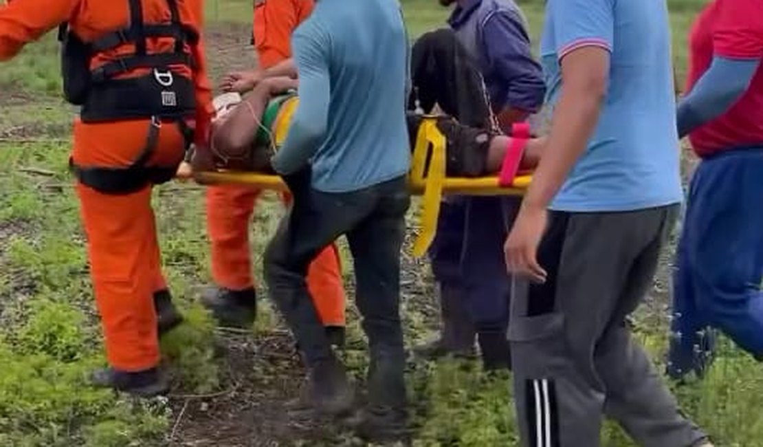 Árvore cai em trabalhador que é resgatado em mata na cidade de Atalaia