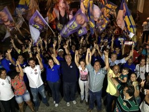 Manifestações de apoio marcam chegada de Teófilo ao bairro Primavera
