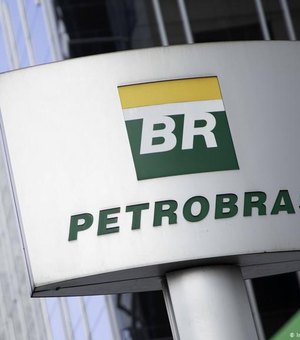 Ações da Petrobras chegam a cair quase 30% após preço do petróleo desabar