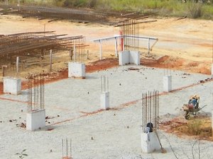 Comissão analisa situação de obras públicas paralisadas no Brasil