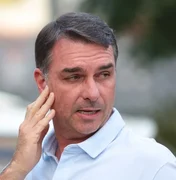 Flávio Bolsonaro assina pedido de impeachment de Toffoli