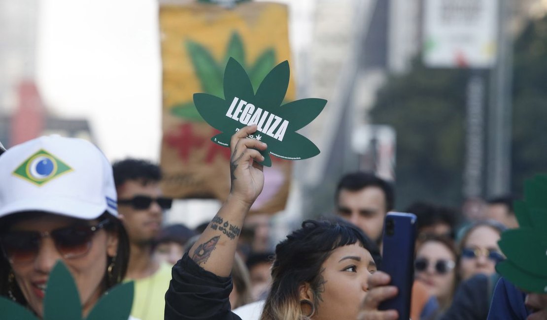 Políticos de AL repercutem decisão do Supremo que descriminaliza porte de maconha para uso pessoal