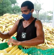 Vendedores de milho na Praça da Faculdade relatam grande expectativa para o São João