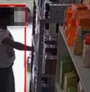 Mulher é flagrada furtando loja no Centro de Arapiraca