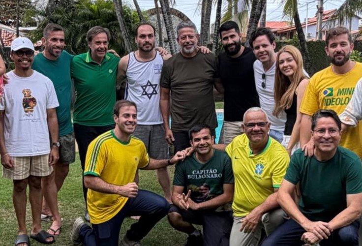 Candidato de Bolsonaro ao Senado, Arthur Lira se encontra com Carlos Bolsonaro em Maceió