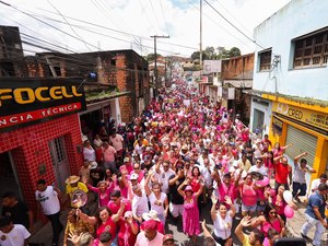Caminhada de Gabi Gonçalves arrasta multidão pelas ruas de Rio Largo