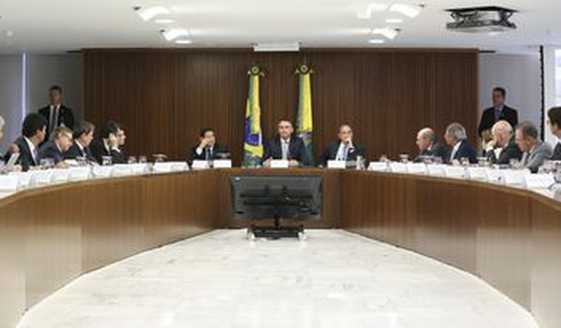Bolsonaro faz reunião ministerial para ouvir propostas e planos