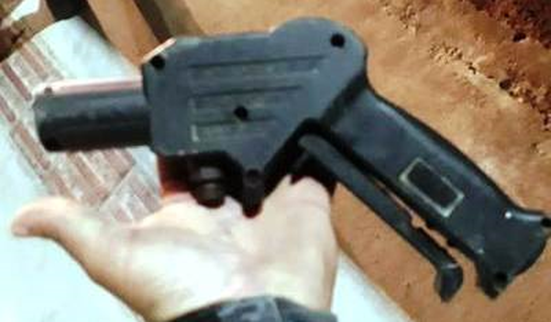 Suspeitos com arma de brinquedo  e faca são presos após assalto em Arapiraca