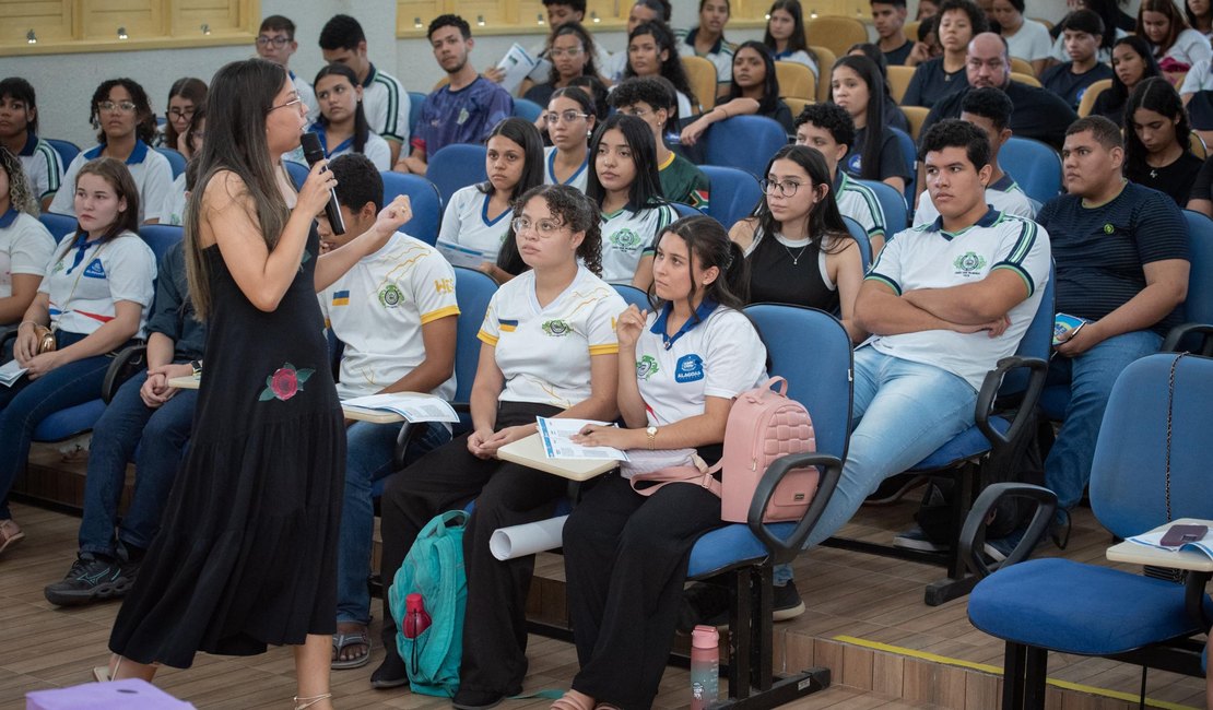 Mais de 30 mil estudantes da rede estadual participam do Enem 2024