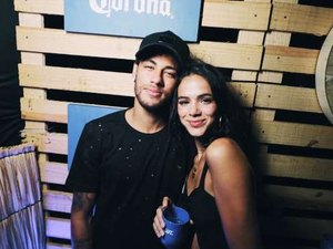 Neymar relembra 1ª mensagem de Bruna Marquezine no Twitter: 'Deu em cima de mim'