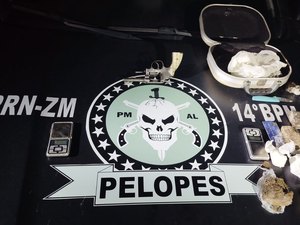 Mulher é presa com drogas no guarda-roupas e arma embaixo da cama em Joaquim Gomes