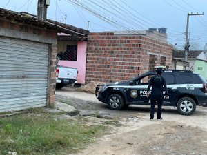 Operação aprende arma de fogo e droga em União dos Palmares