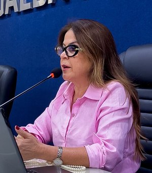 Vereadora Silvania Barbosa enaltece carreira de Marluce Caldas em discurso na Câmara