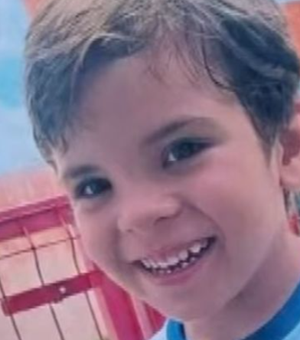 Criança autista de seis anos desaparece após correr em direção a mata no Benedito Bentes