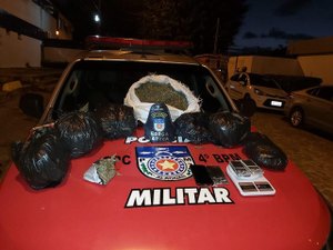 Jovem é presa com mais de cinco quilos de maconha em grota de Maceió 
