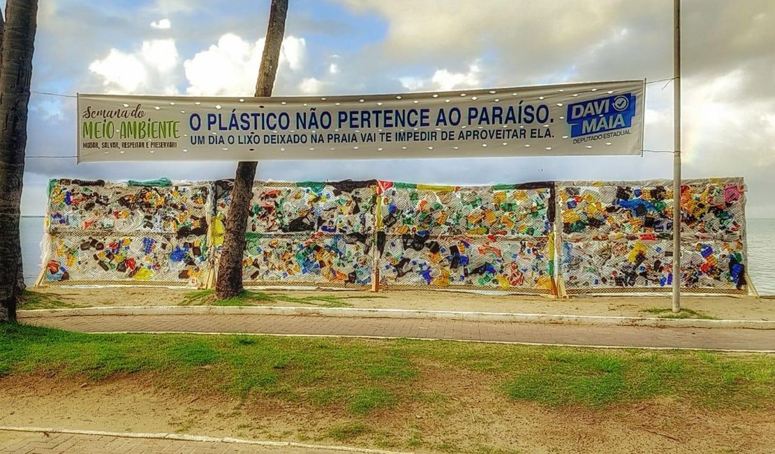 Muro de Plástico chama a atenção para a preservação das praias