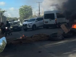 Moradores de Ipioca fazem novo protesto por falta de água e interditam AL-101 Norte