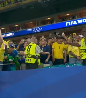 Filho de Neymar é barrado por segurança ao tentar abraçar pai após o jogo