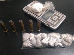 PM apreende maconha e cocaína no Bom Parto