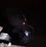 Motorista perde controle da direção e veículo cai de ponte no Mirante da Sereia