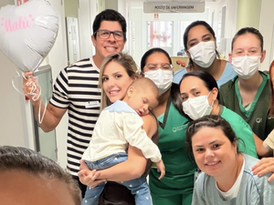 [Vídeo] Família celebra cura de filha do câncer com carreata emocionante pelas ruas de Maceió