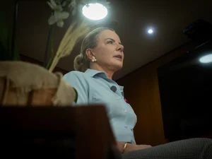 Gleisi defende minirreforma ministerial para Lula “arrumar governo”