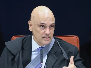 Moraes decide não prender Bolsonaro por descumprimento de cautelar