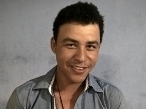Homem tenta fugir da polícia mas acaba preso com arma de fogo