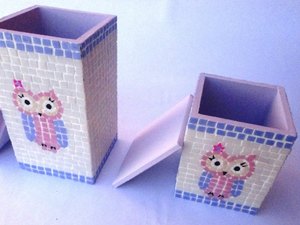Artesã faz peças em mosaicos a partir de embalagens recicladas