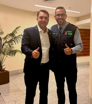 Flávio Bolsonaro deve vir a Maceió para agenda com aliados em maio