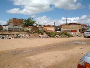 [Vídeo] Sem previsão de inauguração dos ecopontos, entulhos são jogados em via pública  