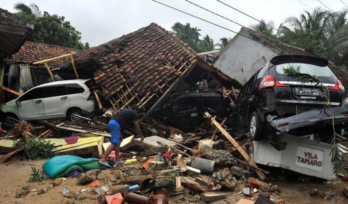 Passa de 400 número de mortos em tsunami na Indonesia