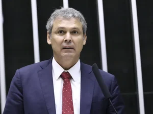 Deputado do PT aciona PF e PGR contra Flávio Bolsonaro