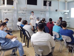 Equipes do HEA participam de curso de ventilação mecânica na Covid-19