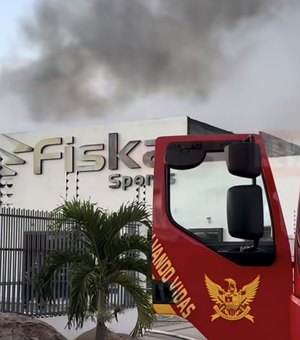 Incêndio atinge e destrói tradicional fábrica de fardamentos em Arapiraca