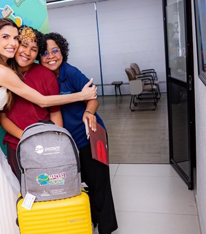 Marina JHC celebra embarque de 100 estudantes para intercâmbio em Londres